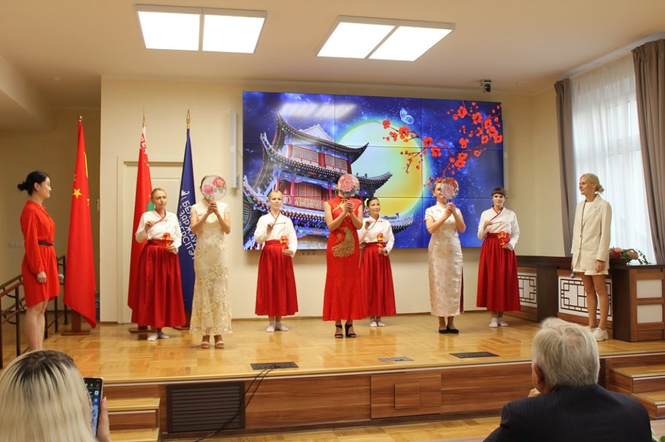 Праздник середины осени 2023